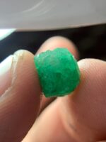 Understanding a 5.30 ct Emerald Crystal From Swat - Image 8