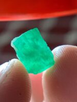 3.85 ct Natural Emerald Crystal from Swat Valley – Compact Geometry with Refined Character - Image 7