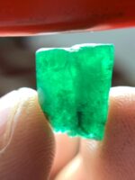 5.87 ct Swat Emerald Crystal – Compact Brilliance in Natural Form - Image 4