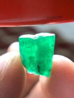 5.87 ct Swat Emerald Crystal – Compact Brilliance in Natural Form - Image 7