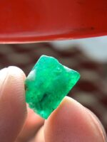 5.87 ct Swat Emerald Crystal – Compact Brilliance in Natural Form - Image 9