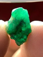 New Feature: 7.14 ct Swat Emerald Crystal — Large, Elongated and Voluminous - Image 7