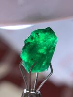 4.70 ct Natural Swat Emerald Crystal – A Rare Green Treasure from Pakistan - Image 2