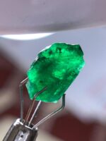 4.70 ct Natural Swat Emerald Crystal – A Rare Green Treasure from Pakistan - Image 4