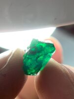 4.70 ct Natural Swat Emerald Crystal – A Rare Green Treasure from Pakistan - Image 7