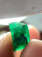 4.70 ct Natural Swat Emerald Crystal – A Rare Green Treasure from Pakistan - Image 11