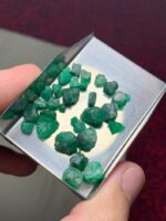 Rare and Beautiful: 34.14ct Emerald Lot from Swat Valley - Image 4