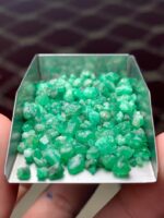 Balanced Brilliance: 68.70 ct Emerald Rough Lot from Swat Valley - Image 4