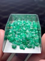 Slender Strength: 58.35 ct Emerald Rough Lot from Swat Valley - Image 11