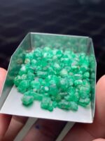 Slender Strength: 58.35 ct Emerald Rough Lot from Swat Valley - Image 3