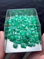 Slender Strength: 58.35 ct Emerald Rough Lot from Swat Valley - Image 4
