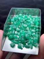Slender Strength: 58.35 ct Emerald Rough Lot from Swat Valley - Image 5