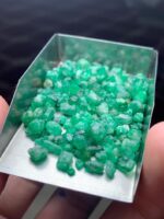Slender Strength: 58.35 ct Emerald Rough Lot from Swat Valley - Image 6