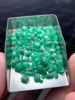 Slender Strength: 58.35 ct Emerald Rough Lot from Swat Valley - Image 9
