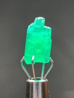 Discovering the Elegance of a 2.46ct Emerald from Swat: A Gemstone of Distinction - Image 4