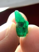 New Entry: A 2.84 ct Swat Emerald Crystal with Elegant Length - Image 5