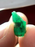 New Entry: A 2.84 ct Swat Emerald Crystal with Elegant Length - Image 7