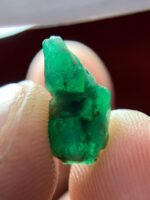 New Entry: A 2.84 ct Swat Emerald Crystal with Elegant Length - Image 9