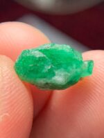 4.07ct Swat Emerald Crystal – A Rare Natural Gemstone with Striking Dimensions - Image 3