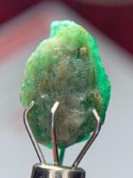4.07ct Swat Emerald Crystal – A Rare Natural Gemstone with Striking Dimensions - Image 6