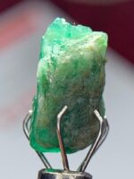 4.07ct Swat Emerald Crystal – A Rare Natural Gemstone with Striking Dimensions - Image 7