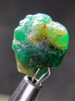 8.43-Carat Swat Emerald Crystal: Raw Gemstone - Image 2