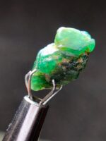 8.43-Carat Swat Emerald Crystal: Raw Gemstone - Image 3