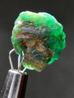 8.43-Carat Swat Emerald Crystal: Raw Gemstone - Image 4