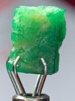 3.40ct Swat Emerald Crystal – Untreated Hexagonal Gemstone - Image 5