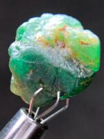 8.43-Carat Swat Emerald Crystal: Raw Gemstone - Image 7