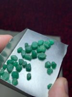 26.55ct Swat Emerald Rough Lot: Fine-Grade Natural Crystals for Cutting & Collecting - Image 2