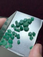 26.55ct Swat Emerald Rough Lot: Fine-Grade Natural Crystals for Cutting & Collecting - Image 3