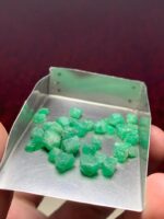 26.55ct Swat Emerald Rough Lot: Fine-Grade Natural Crystals for Cutting & Collecting - Image 4