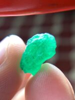 6.73 ct Swat Emerald Crystal – Compact Power and Natural Charm - Image 3