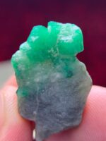 35.60ct Swat Emerald Specimen: Bold Natural Beauty from Pakistan’s Gem Valley - Image 5