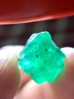6.73 ct Swat Emerald Crystal – Compact Power and Natural Charm - Image 7