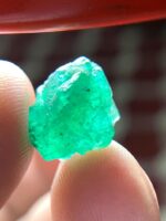 6.73 ct Swat Emerald Crystal – Compact Power and Natural Charm - Image 8