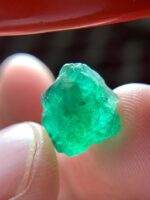 6.73 ct Swat Emerald Crystal – Compact Power and Natural Charm - Image 10