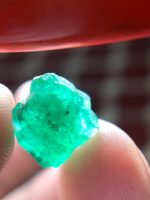 6.73 ct Swat Emerald Crystal – Compact Power and Natural Charm - Image 11