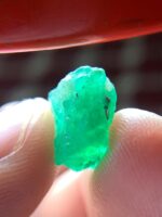 6.73 ct Swat Emerald Crystal – Compact Power and Natural Charm - Image 9