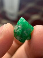 11.76 ct Swat Emerald Crystal – Striking Form and Vibrant Green - Image 11
