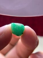 6.45 ct Swat Emerald Crystal – Small Natural Gem with Vibrant Hue - Image 3