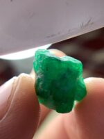 11.76 ct Swat Emerald Crystal – Striking Form and Vibrant Green - Image 4