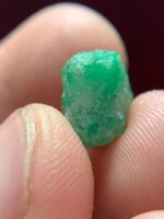 6.45 ct Swat Emerald Crystal – Small Natural Gem with Vibrant Hue - Image 5