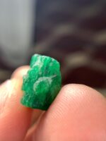 11.76 ct Swat Emerald Crystal – Striking Form and Vibrant Green - Image 7