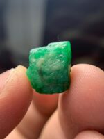 11.76 ct Swat Emerald Crystal – Striking Form and Vibrant Green - Image 8