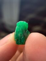 11.76 ct Swat Emerald Crystal – Striking Form and Vibrant Green - Image 9