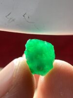 Striking Green: A 5.00 ct Emerald Crystal from Swat, Pakistan - Image 3