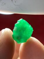 Striking Green: A 5.00 ct Emerald Crystal from Swat, Pakistan - Image 4