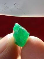 Striking Green: A 5.00 ct Emerald Crystal from Swat, Pakistan - Image 6